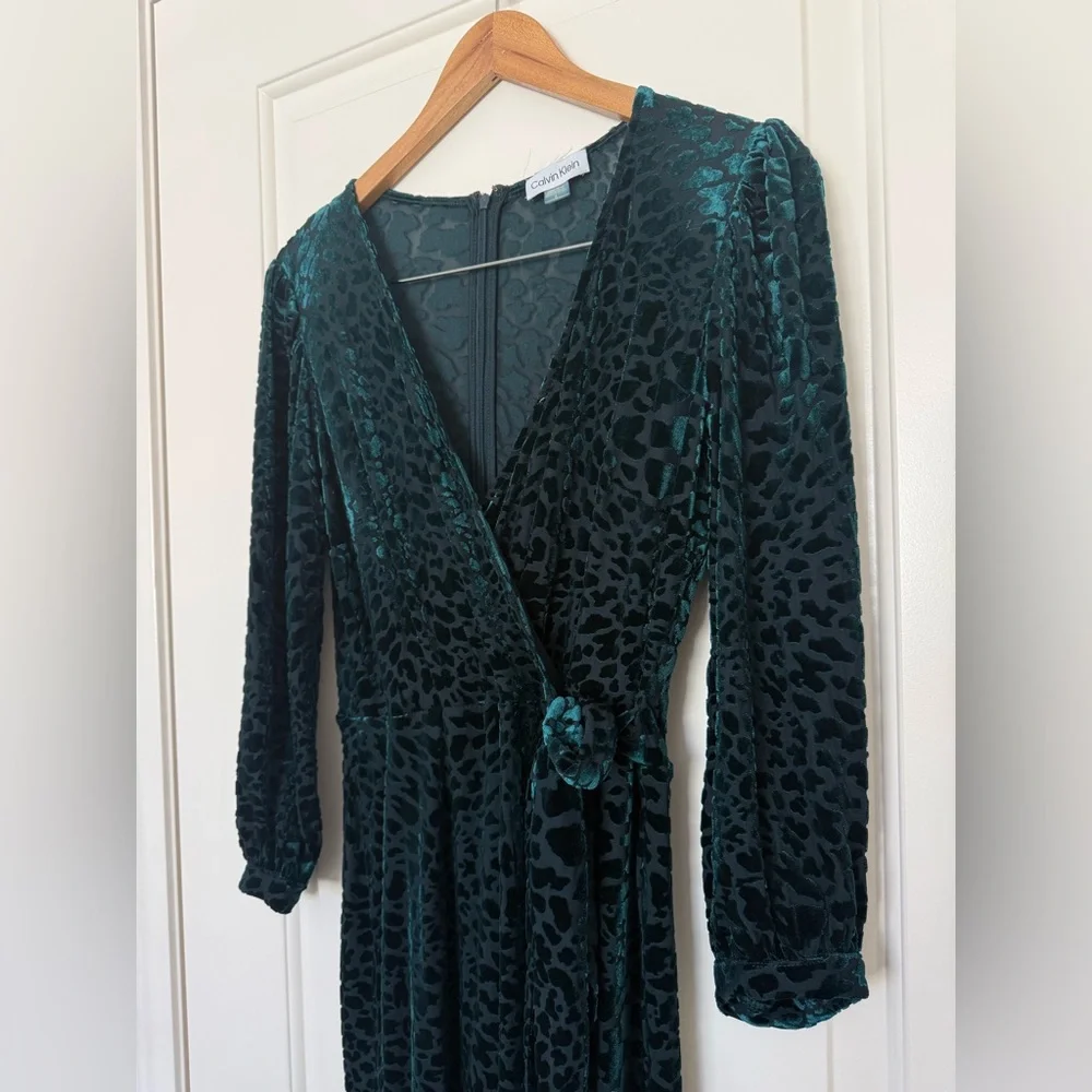 Calvin Klein Green Velvet Burnout Leopard Faux Wrap Dress Midi Long Sleeve 6 - Picture 4 of 13
